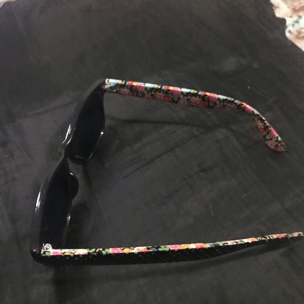 SUNGLASSES (2 styles) - Picture 2 of 6